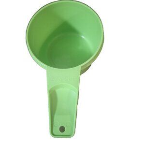 Tupperware measuring cup Vintage Green Bright PERFECT condition Retro 2/3 cup